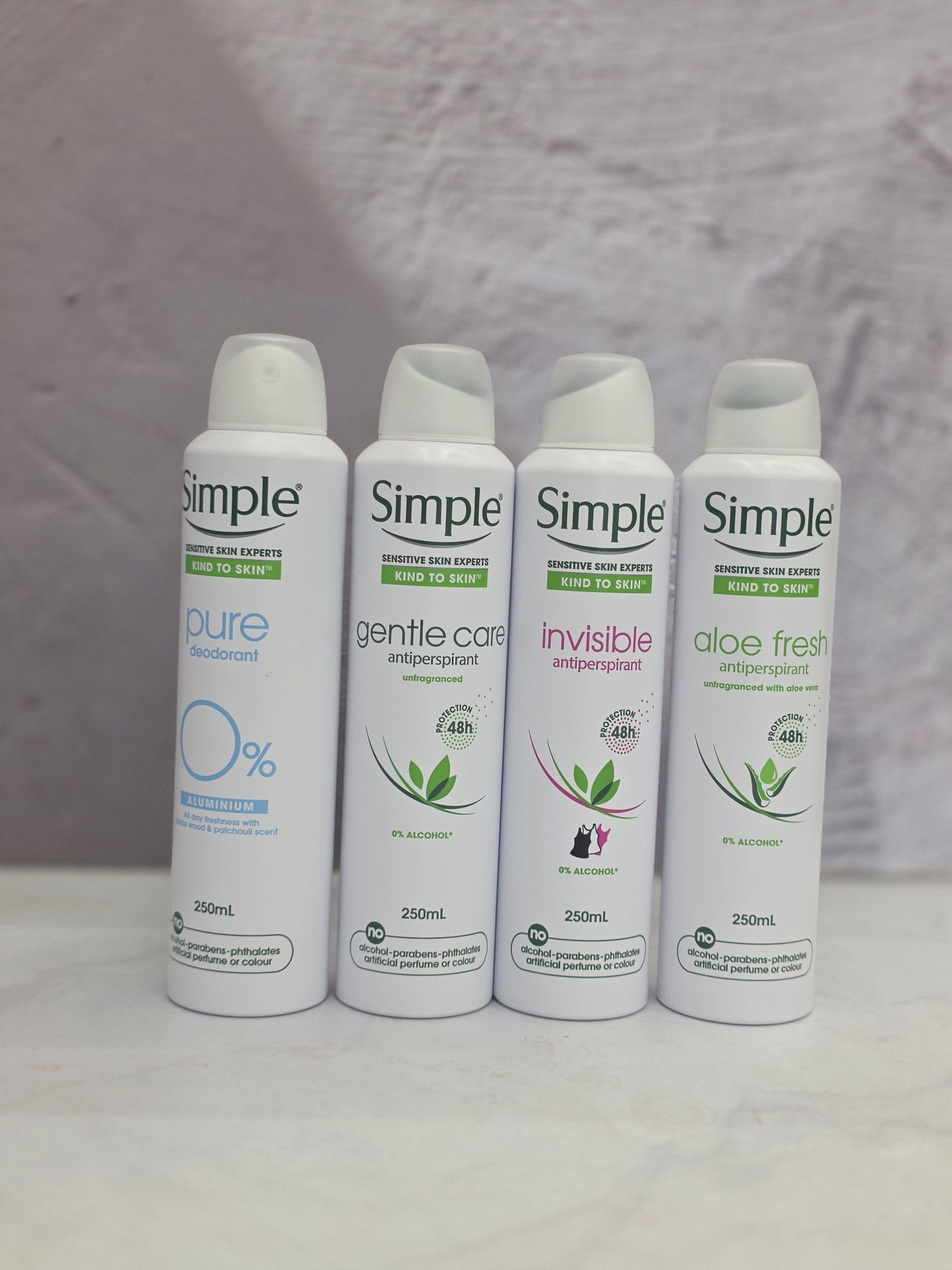 اسپری ضد تعریق و دئودراتت سیمپل simple مدل kind to skinحجم 250 میل